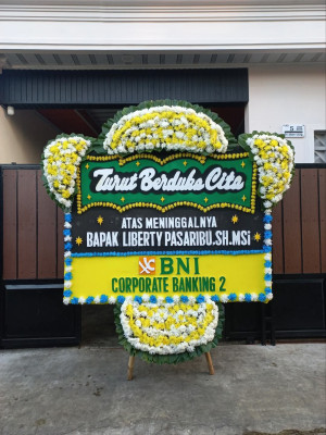 Papan Bunga Duka di Brang Ene
