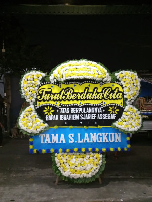 Papan Bunga Duka di Brang Ene