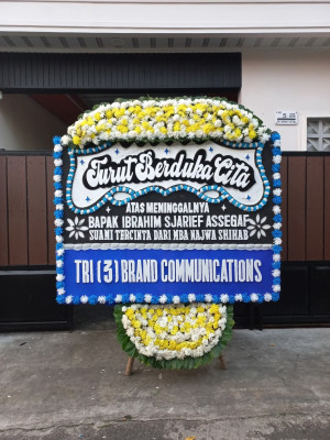 Papan Bunga Duka di Brang Ene